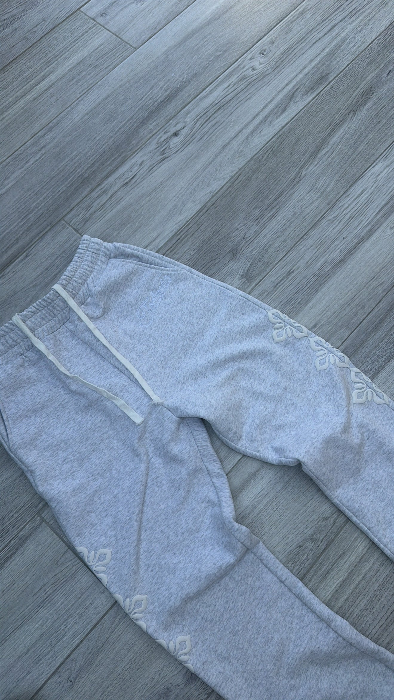SIGNATURE JOGGERS-LIGHT GREY