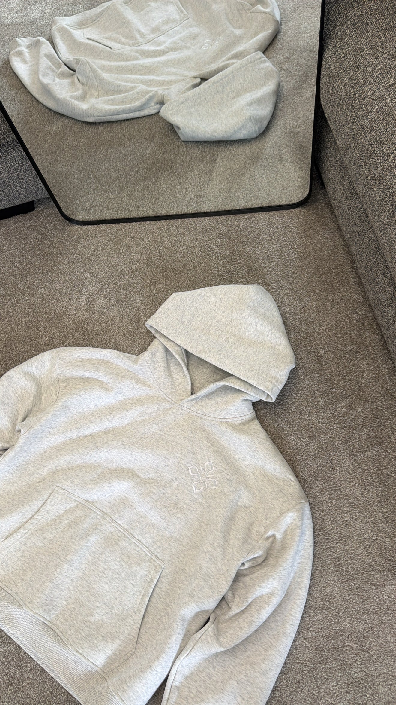 SIGNATURE HOODIE-LIGHT GREY