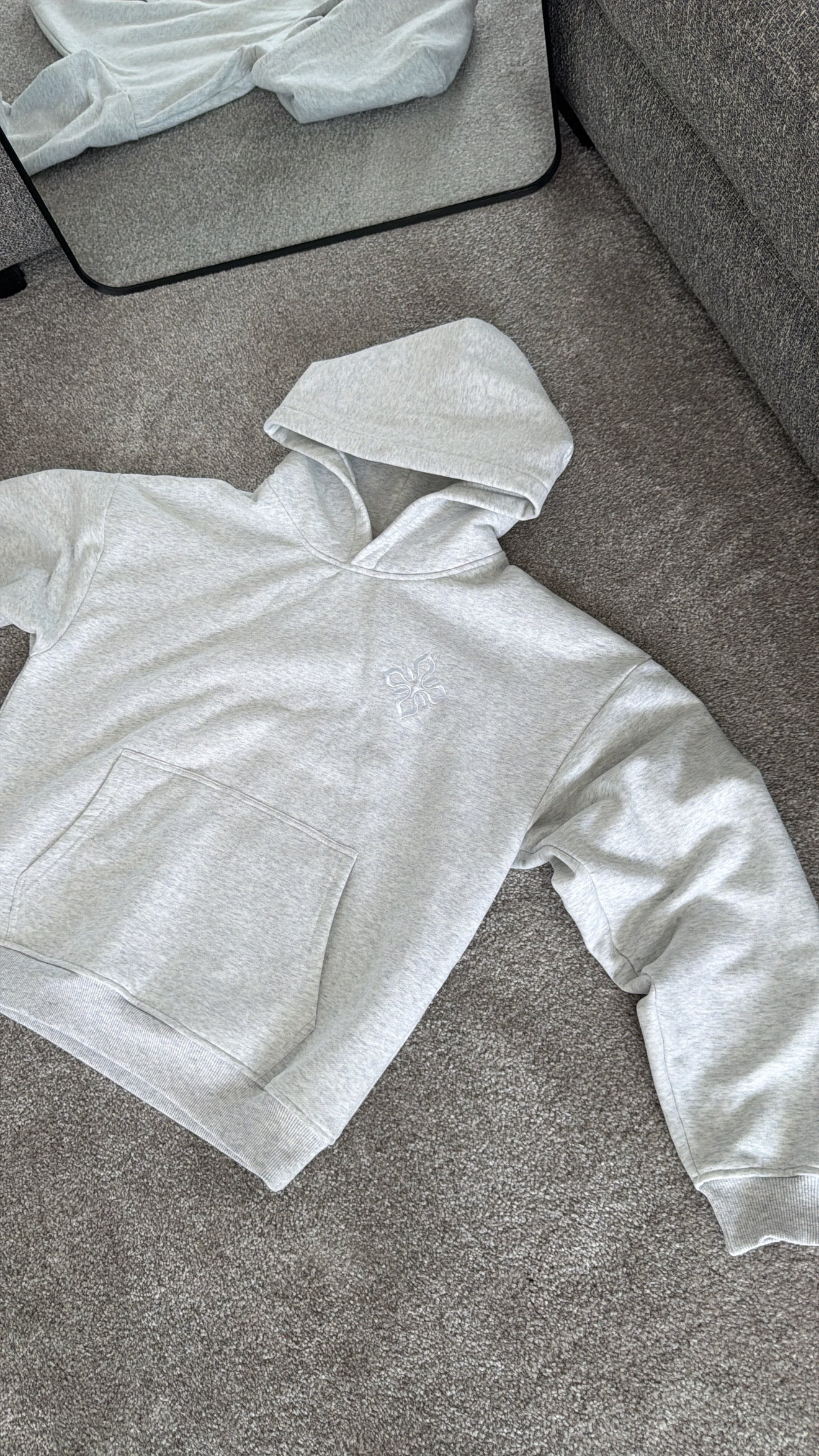 SIGNATURE HOODIE-LIGHT GREY