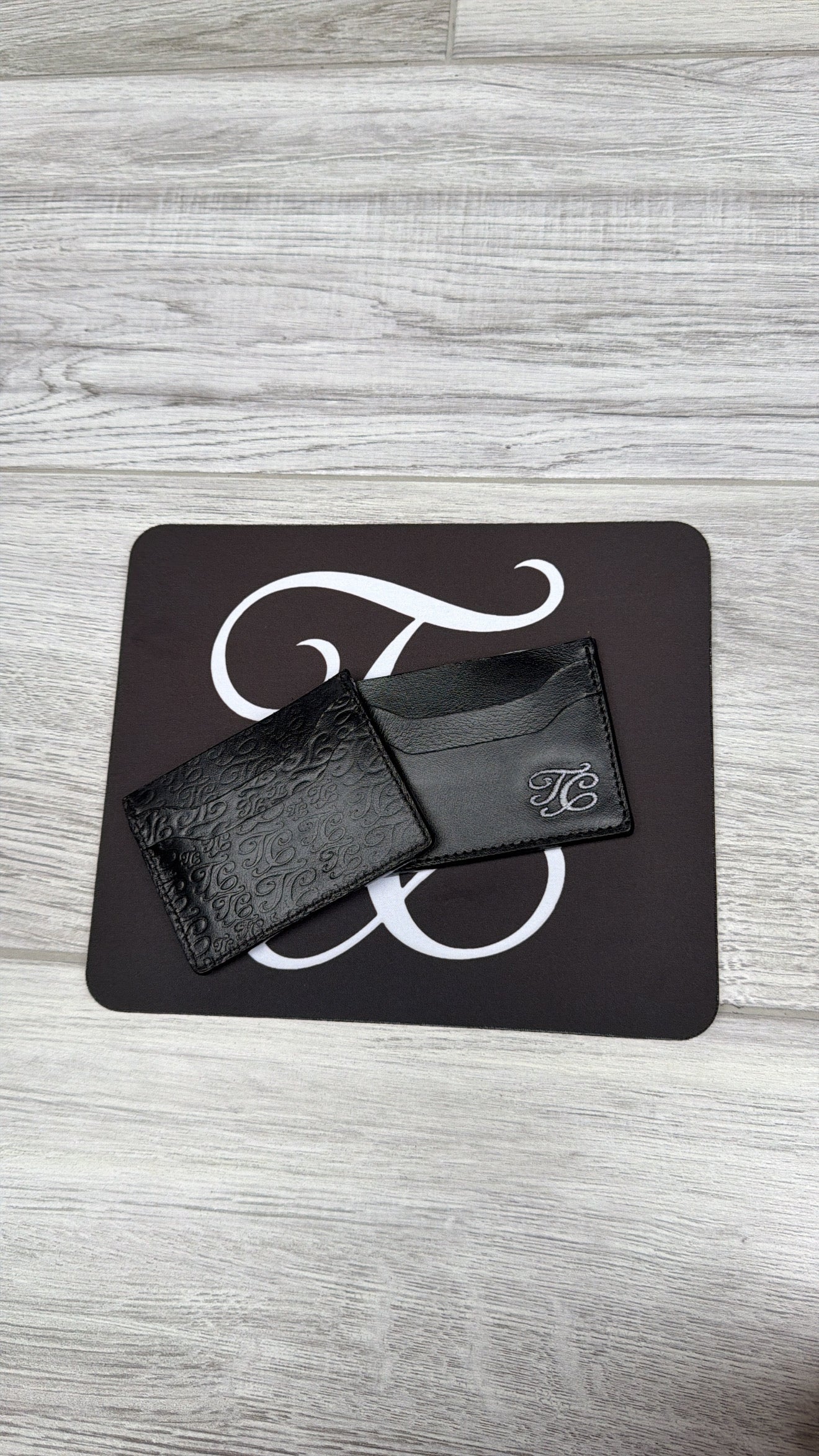 SIGNATURE CARD HOLDER-BLACK