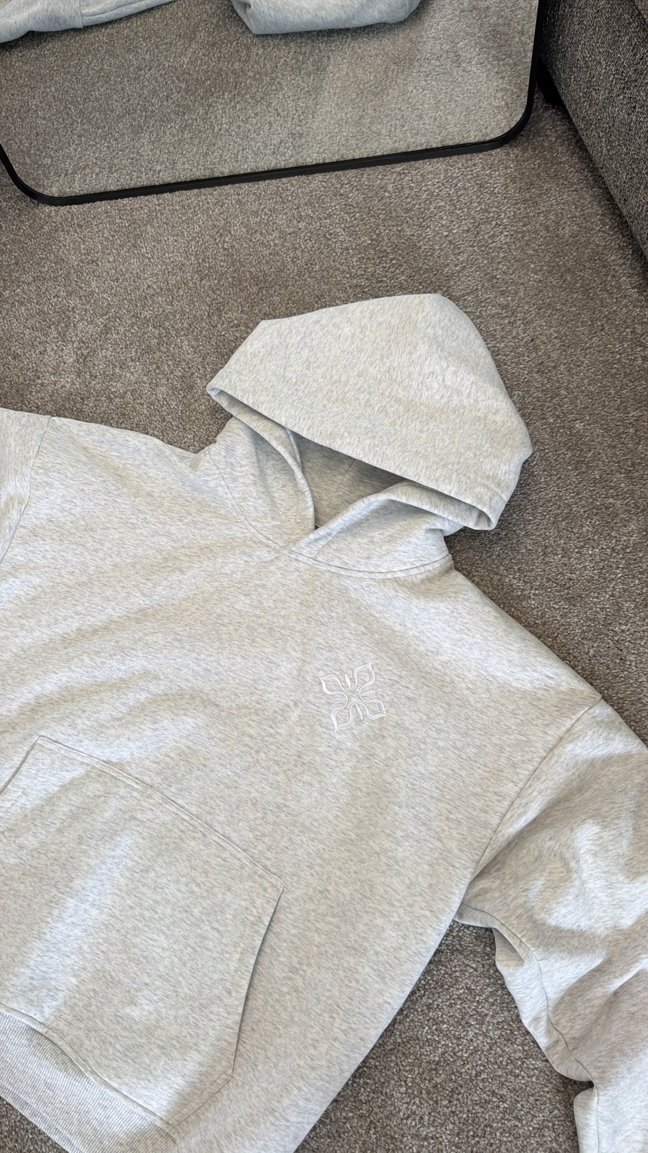SIGNATURE HOODIE-LIGHT GREY