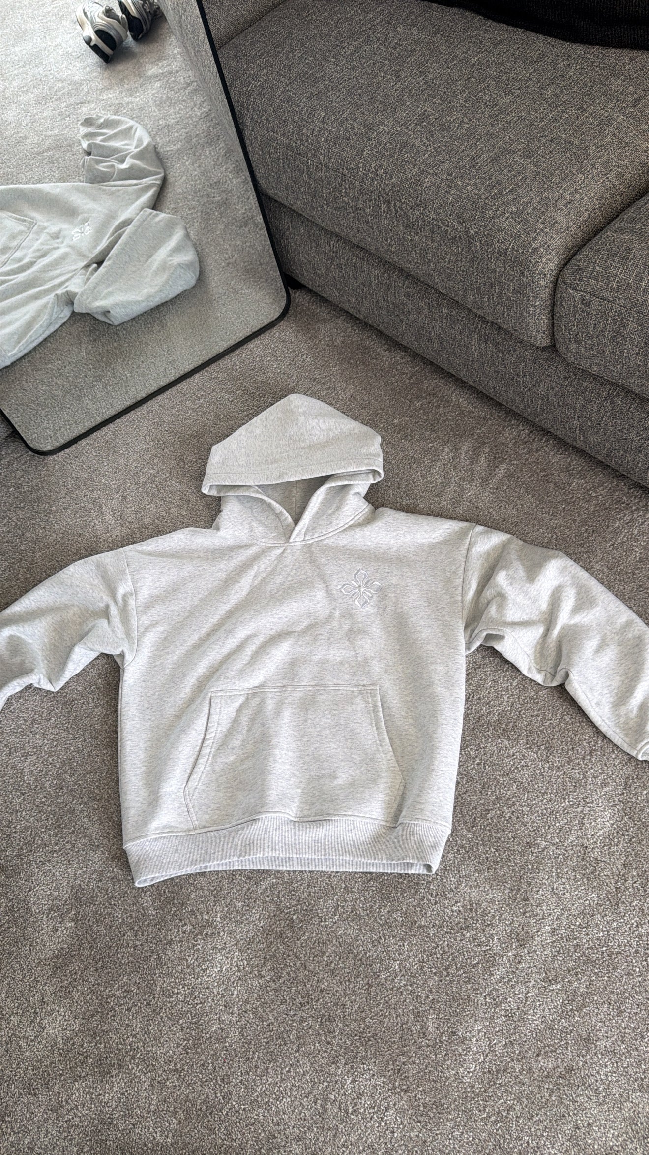 SIGNATURE HOODIE-LIGHT GREY